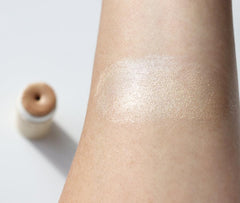 Vegan Highlighting, Illumi - Champagne Color", Light Reflecting shimmer. Eco-friendly packaging. 0.50 oz.